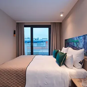 4* Otel Leonardo West