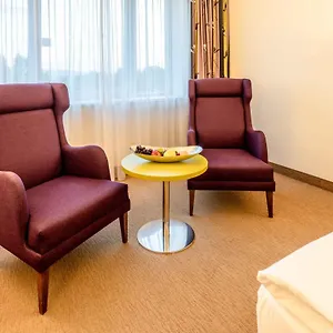 4* מלון Plaza Premium
