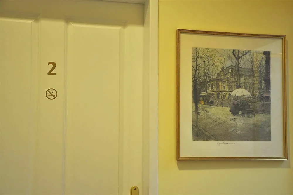 City Pension Vienna 4*,